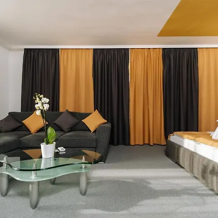 Topaz Apartmanhazak *